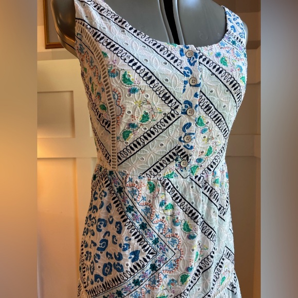 Eyelet Floral Patterned Sleeveless Dress Size Medium - Picture 3 of 9